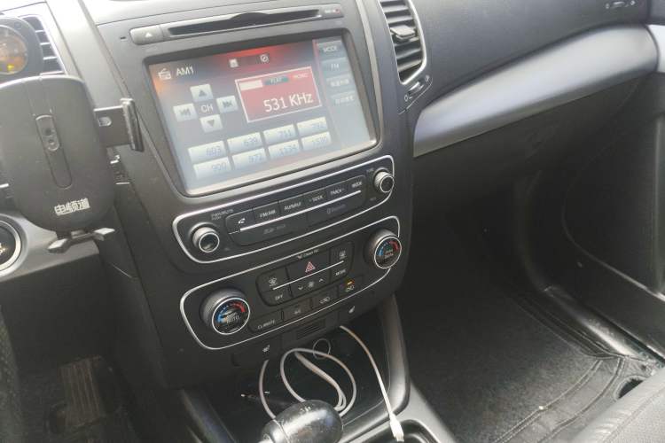 Used Kia Sorento 2013 2.4L 7-Seater Gasoline Luxury Version China IV Standard Audio And AC Panel