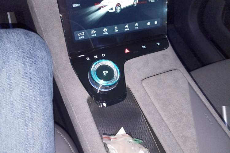 Used VOYAH PASSION 2024 PHEV Four-Wheel Drive Ultra-Long Range Executive Edition