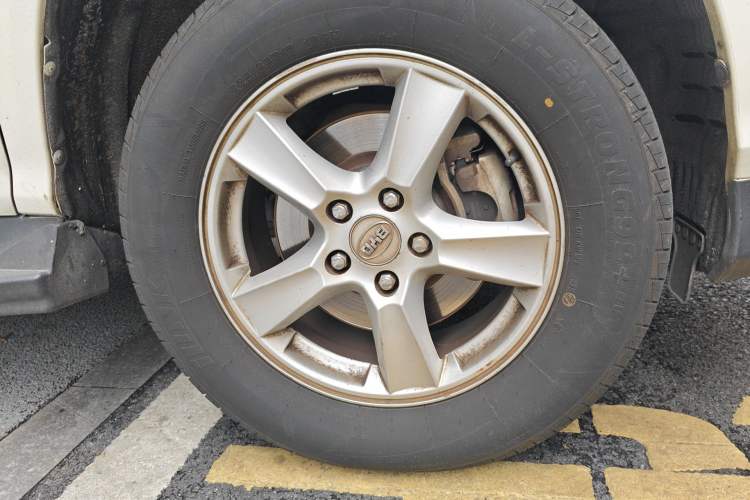 Used BYD S6 2014 2.0L Manual Luxury 5-Seater Right Front Wheel Hub