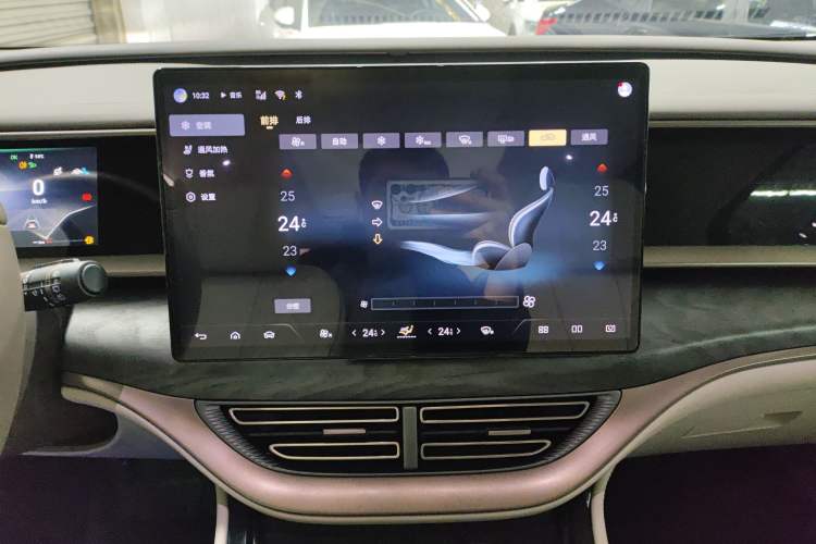 Used Denza D9 2023 DM-i 965 Luxury Model