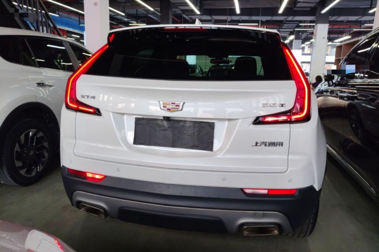 Used Cadillac XT4 2018 28T Two-Wheel-Drive Luxury Model
