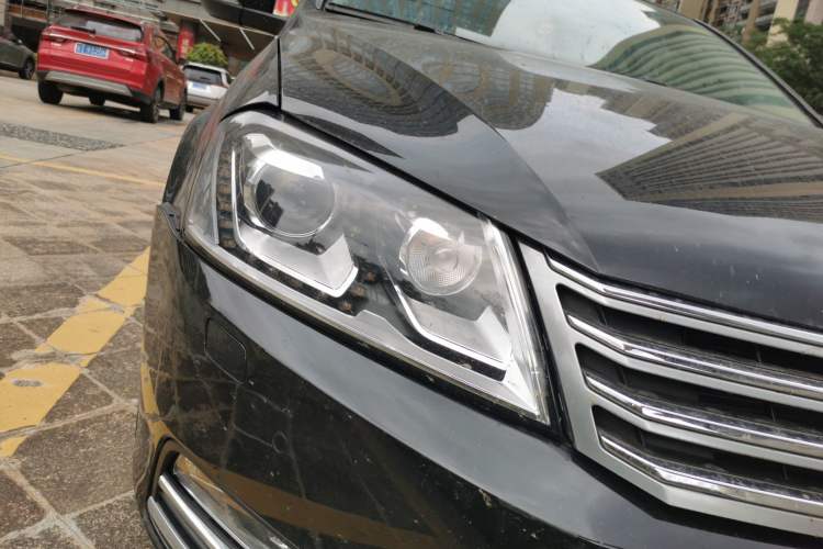 Used Volkswagen Magotan 2013 2.0 TSI Luxury Model Right Front Headlight