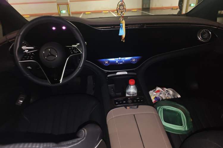 Used Mercedes-Benz EQS 2022 450+ Pioneer Edition Center Console