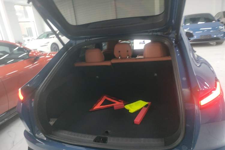 Used ONVO L60 2024 60 kWh Rear-Drive Version