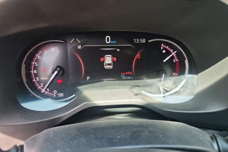 Used Toyota RAV4 2020 2.0L CVT Two-Wheel Drive Fashion Edition Odometer Close Up