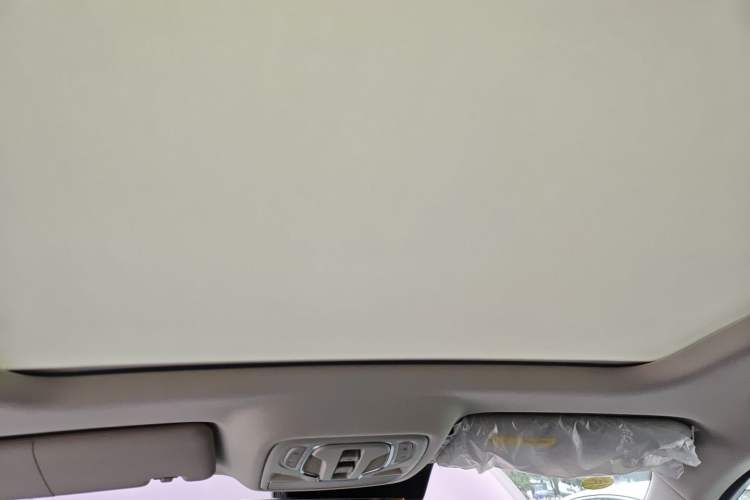 Used Roewe D5X DMH 2024 135 Tech Edition
