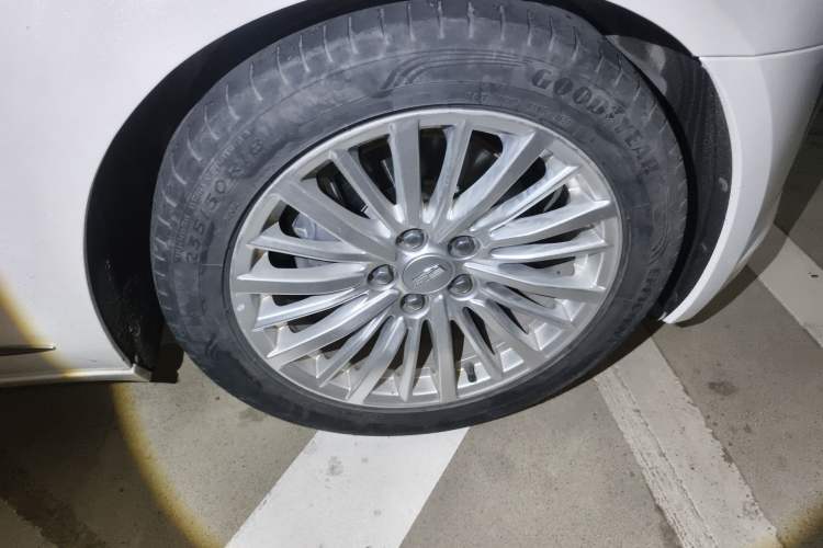 Used Cadillac CT6 2022 28T Luxury Edition Right Front Wheel Hub