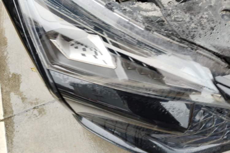 Used Dongfeng Aeolus Yixuan 2022 230T Automatic Adaptive-Beam Knight Edition Right Front Headlight