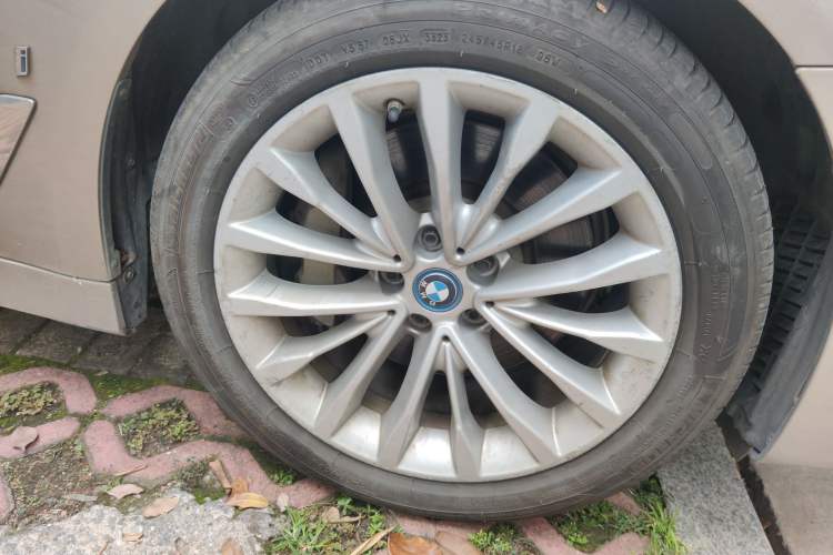 Used BMW 5 Series New Energy 2019 530Le Pioneer Edition Right Front Wheel Hub