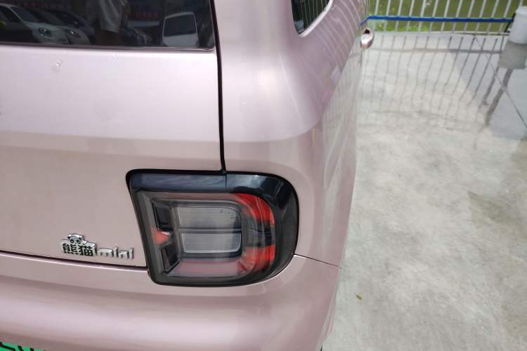 Used Geely Galaxy Panda 2023 Panda Mini 200km Endurance Bear Right Rear Taillight