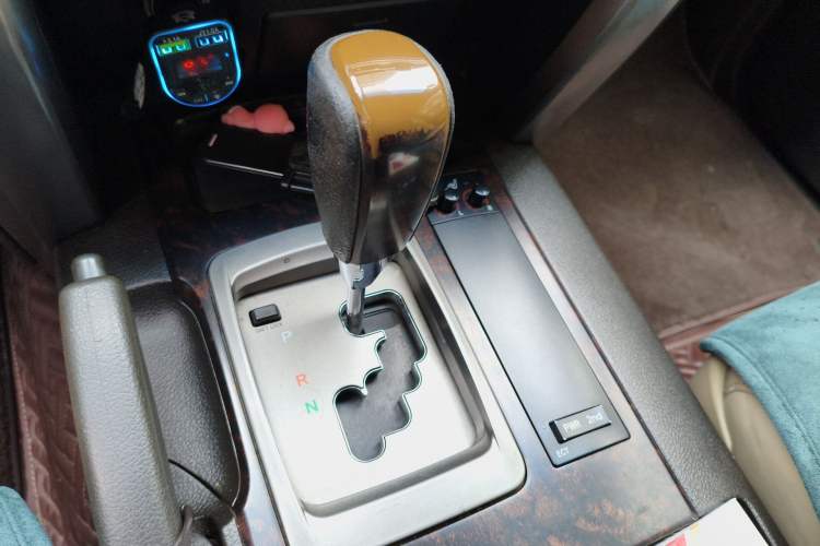 Used Toyota Land Cruiser 2010 4.0L Automatic VX Gear Lever