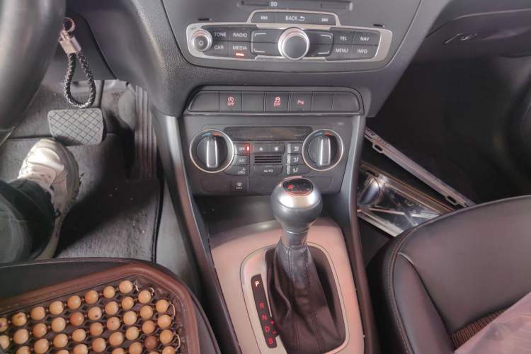 Used Audi Q3 2016 35 TFSI Fashion Model Gear Lever