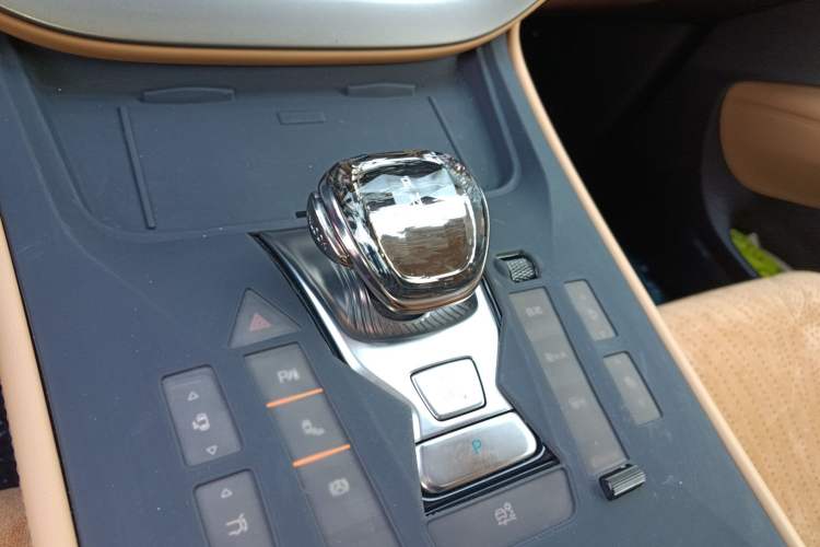 Used Denza D9 2024 DM-i 980 Four-Wheel Drive Prestige Model