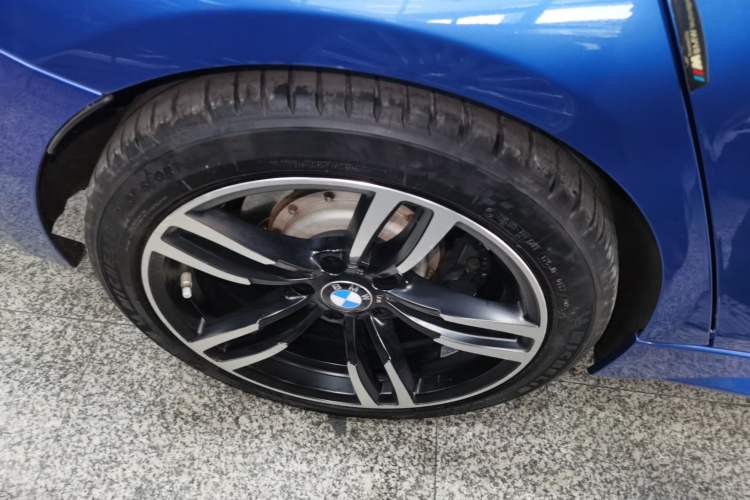 Used BMW 3 Series 2018 320Li Leading Model M Sport Package Right Rear Wheel Hub