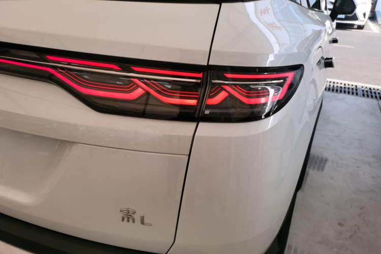 Used BYD Song L DM-i 2024 112 km Leading Edition