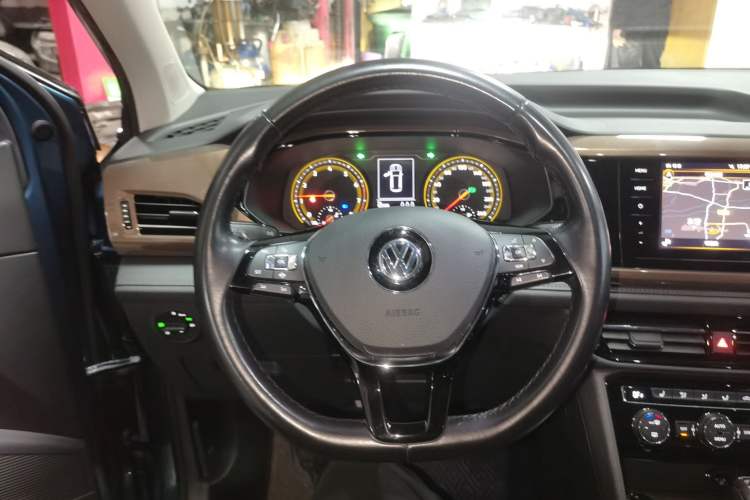 Used Volkswagen Tharu 2020 280TSI Two-Wheel Drive Luxury Plus Version China VI Standard Steering Wheel
