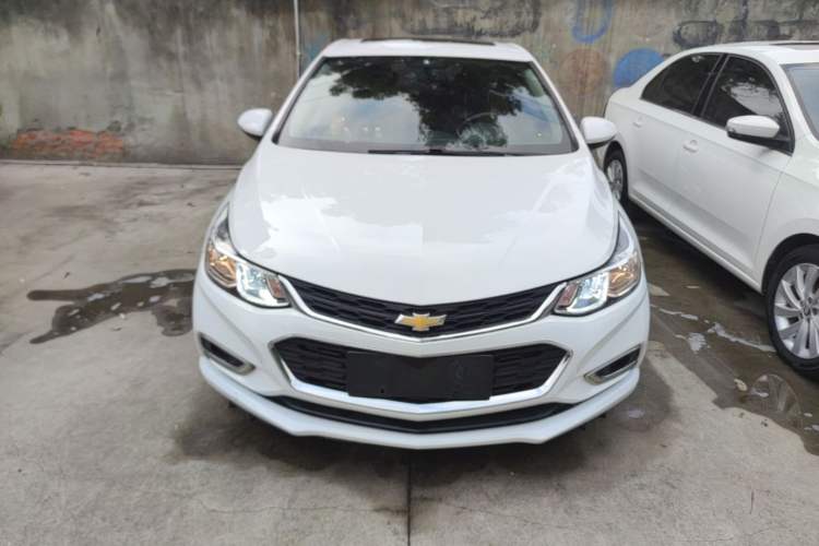 Used Chevrolet Cruze 2018 320 Automatic Pioneer Sunroof Edition
