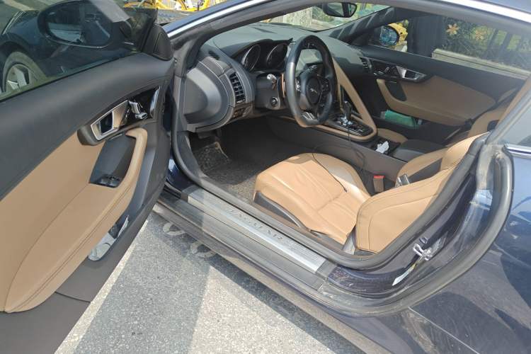 Used Jaguar F-TYPE 2015 3.0 SC S Hardtop Version Driver Seat