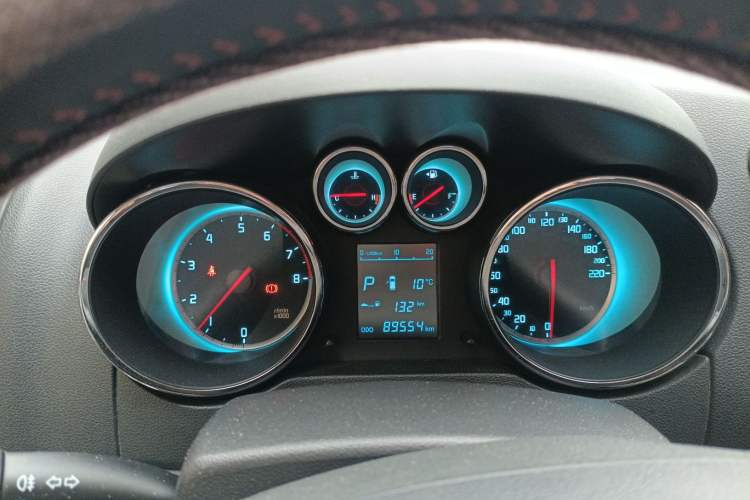 Used CHANGAN CS35 2015 1.6L Automatic Luxury Model China V Standard
