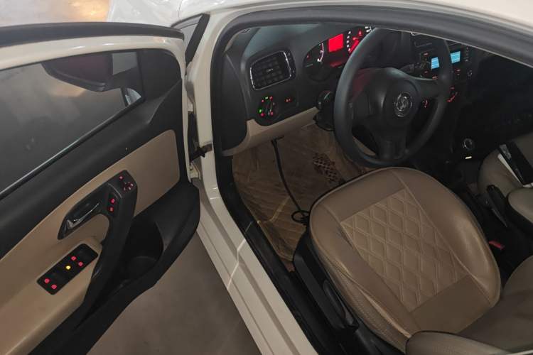 Used Volkswagen Polo 2013 1.6L Manual Comfort Edition
