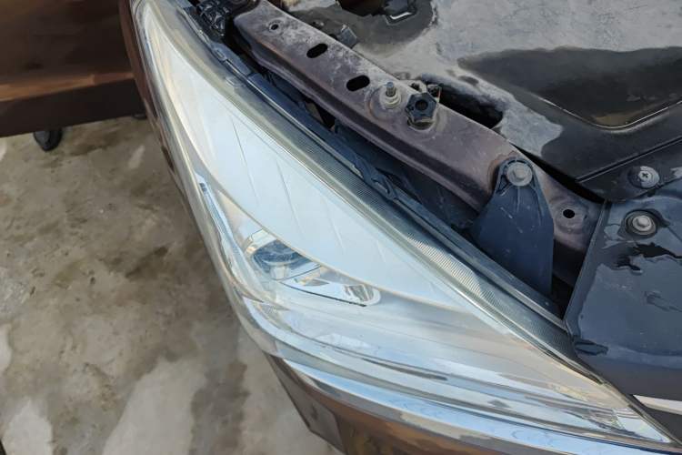 Used HYOSOW H3 2015 1.5L manual luxury version Right Front Headlight