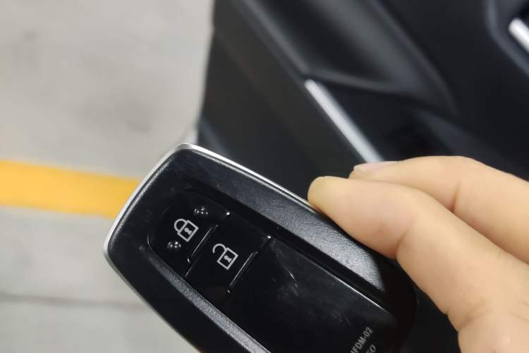 Used Toyota RAV4 2022 2.0L CVT Two-Wheel Drive Fashion Edition Vehicle Key