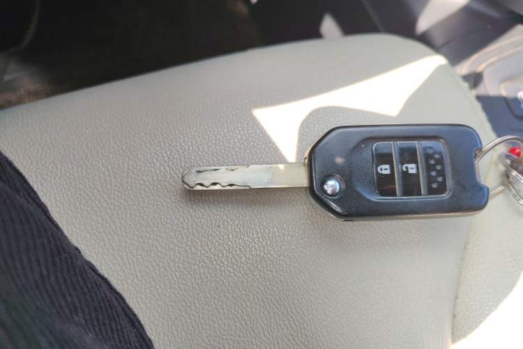 Used Honda CR-V 2016 2.0L two-wheel drive Urban Edition Vehicle Key