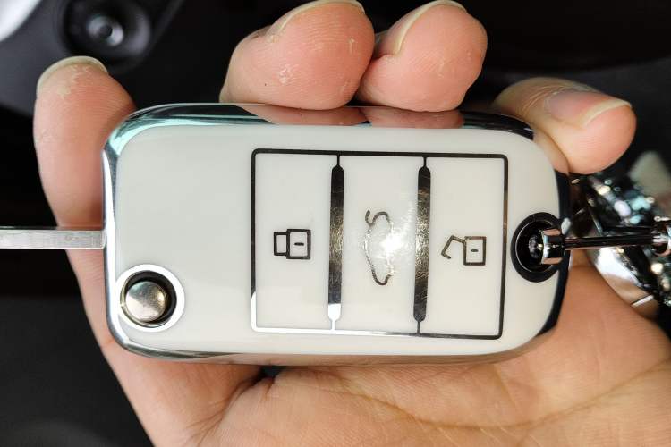 Used Roewe RX5 2016 Revised Version 20T Two-Wheel Drive Manual Transmission Luxury Edition
