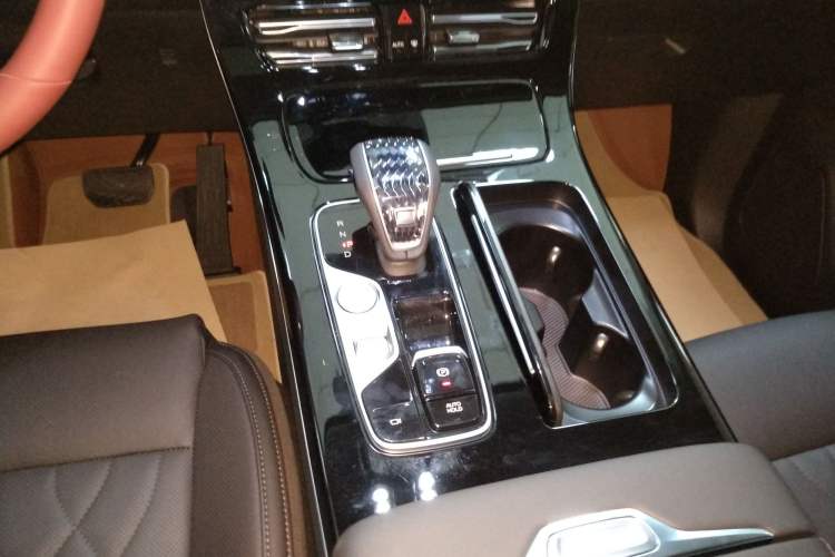 Used GAC Trumpchi M8 2024 Master Series 400T Prestige Edition Gear Lever