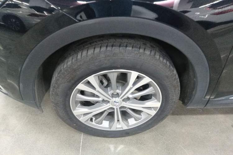 Used Buick Envision 2022 Encore Plus 652T Five-Seat Luxury Model Left Front Wheel Hub