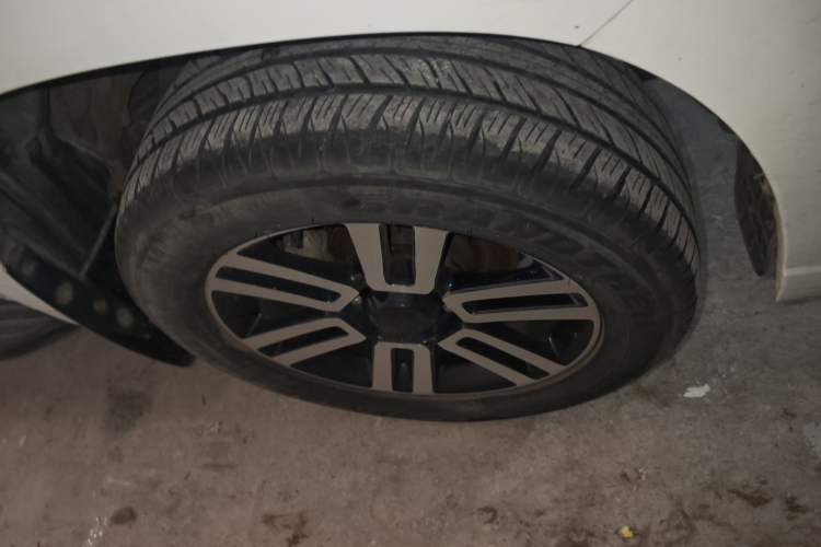 Used Toyota Prado 2016 2.7L Automatic Standard Edition Right Front Wheel Hub