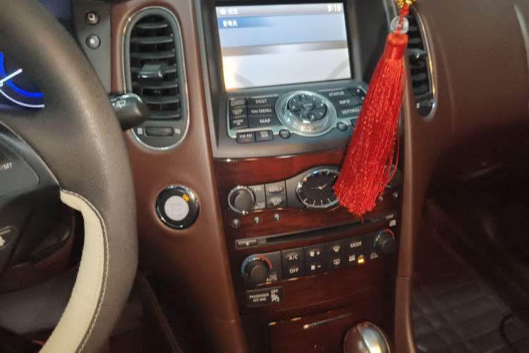 Used Infiniti QX50 2013 2.5L Two-Wheel-Drive Elegant Edition
