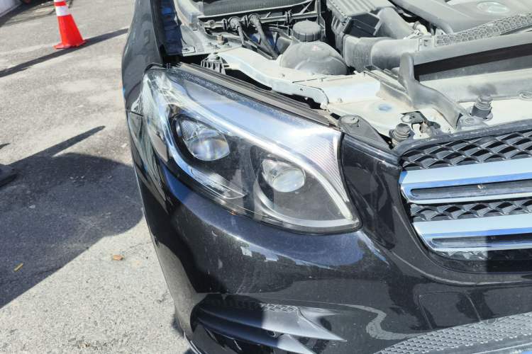 Used Mercedes-Benz GLC 2016 GLC 300 4MATIC Dynamic Model Right Front Headlight