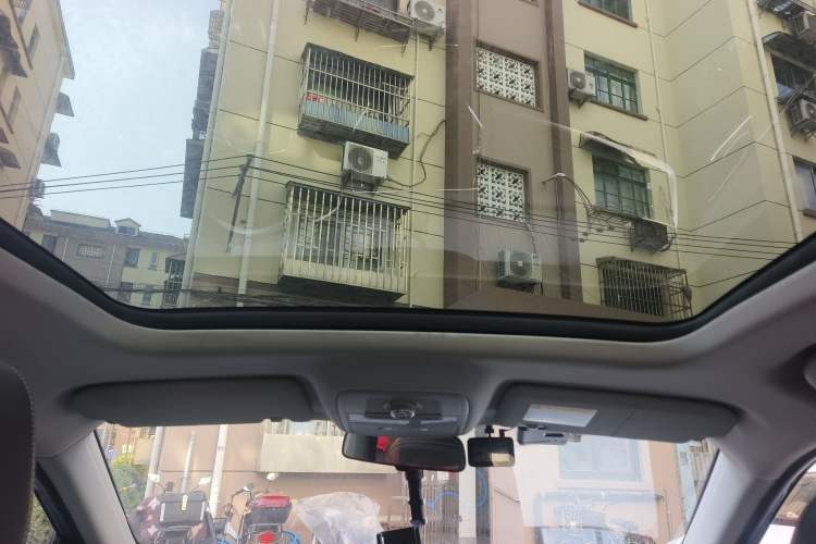 Used Roewe RX5 2016 20T Two-Wheel Drive Automatic Internet Smart Edition
