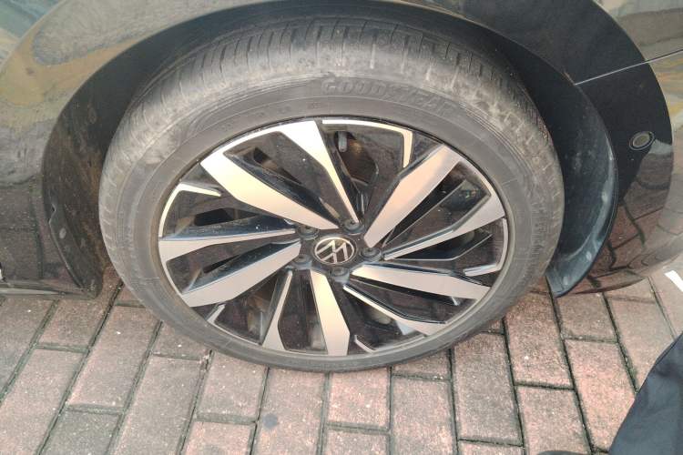 Used Volkswagen Passat 2023 Revised 380TSI Luxury Edition Right Front Wheel Hub