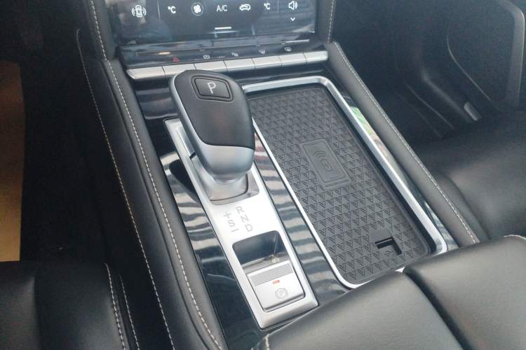 Used Venucia Star 2020 260T Automatic 48V Mild Hybrid Turbocharged Starry Edition
