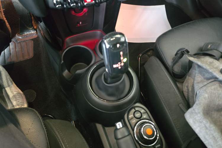 Used MINI 2021 1.5T COOPER Artist Five-Door Edition Gear Lever