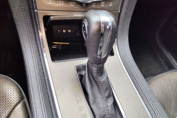 Used Lincoln MKX 2011 3.7L Automatic Gasoline 5-Seater U.S. Specification