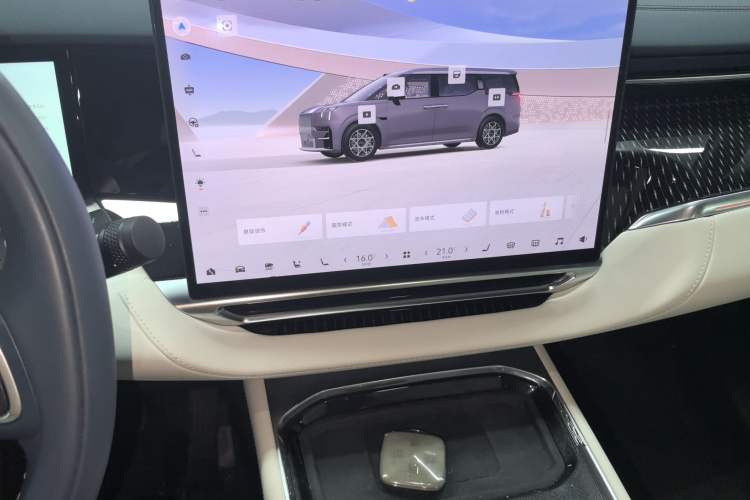 Used Zeekr 009 2024 7-Seater Walk-Through Version Four-Wheel Drive 108 kWh
