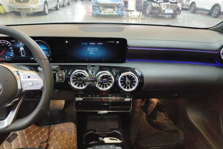 Used Mercedes-Benz A-Class 2022 Revised Version A 200 L Sport Sedan Fashionable Style Audio And AC Panel