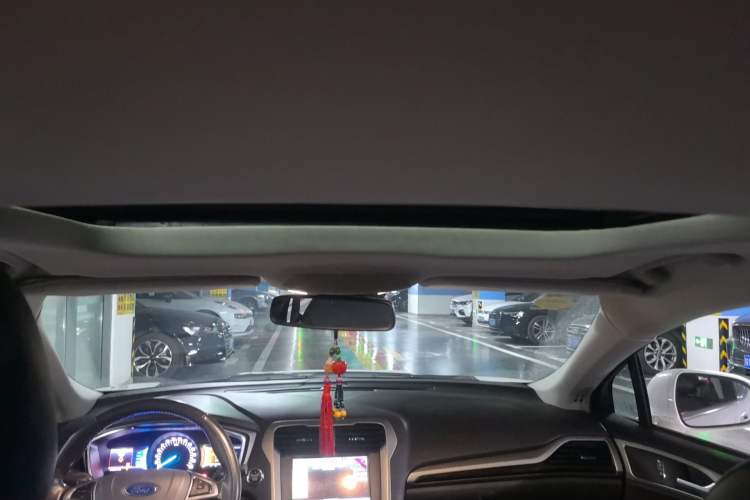 Used Ford Mondeo 2013 2.0L GTDi 200 Luxury Model Headliner