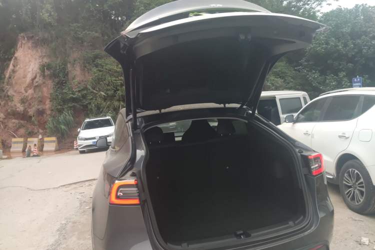 Used Tesla Model Y 2022 Long-Range All-Wheel-Drive Version Trunk