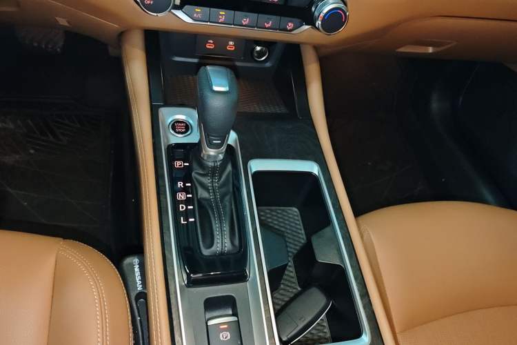 Used Nissan Teana 2024 2.0L XE Genuine Edition Gear Lever