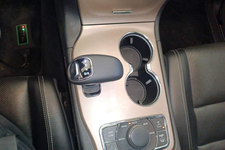 Used Jeep Grand Cherokee 2015 3.0L Elite Navigation Edition
