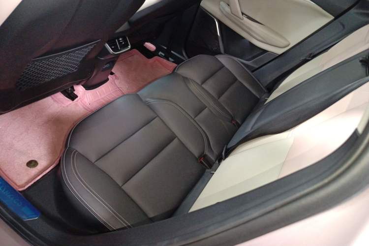 Used Lynk & Co 06 2021 1.5T Shero Pink Special Edition
