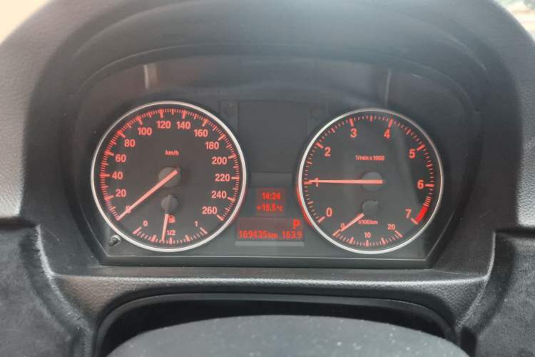 Used BMW 3 Series 2010 320i Luxury Model
