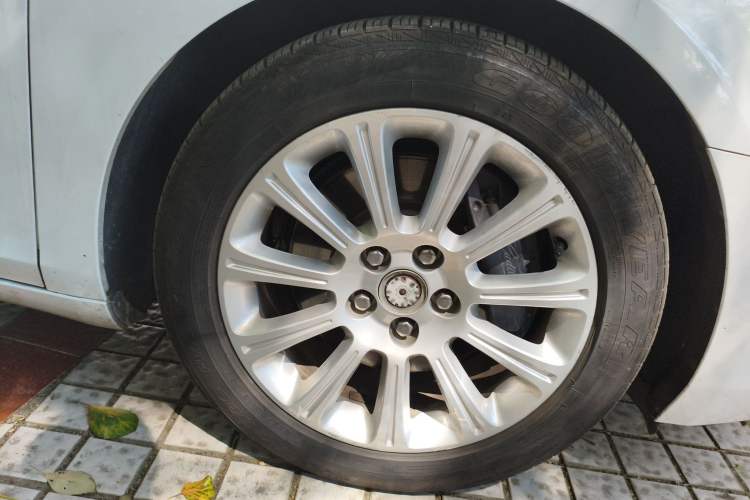 Used Cadillac XTS 2016 28T Elite Edition Right Front Wheel Hub