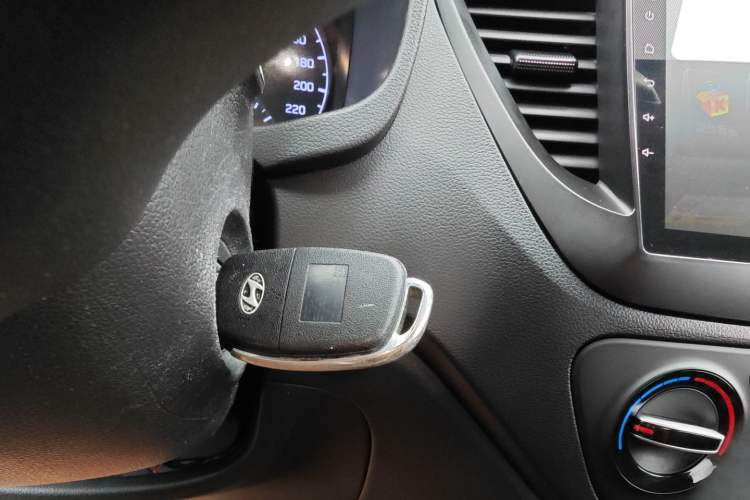 Used Hyundai Verna (new generation) 2016 1.4L Automatic Cool Edition GLS Vehicle Key