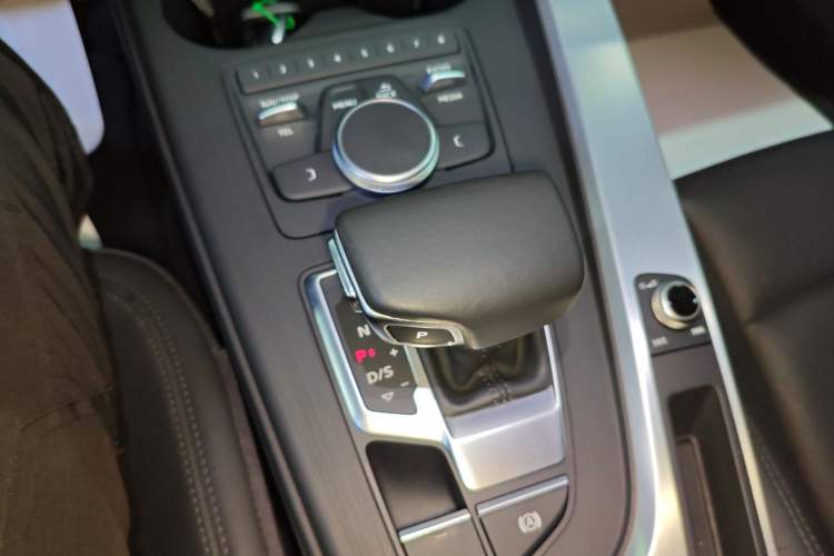 Used Audi A4L 2017 Plus 40 TFSI Ambition Model