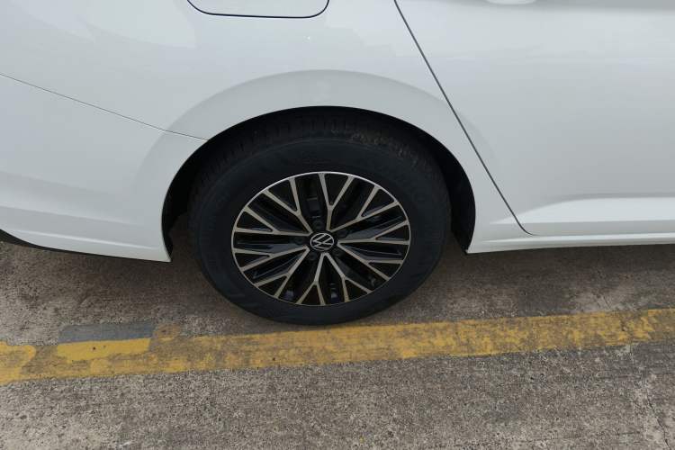 Used Volkswagen Sagitar 2025 Facelift 200TSI DSG Flyover Edition Right Rear Wheel Hub